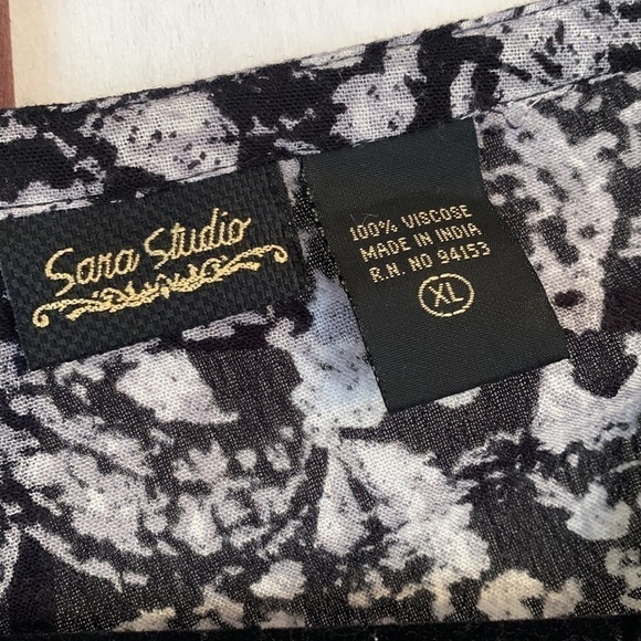 Sara Studio Viscose XL Peasant Blouse Bohemian Style Black and White In EUC - Picture 2 of 8